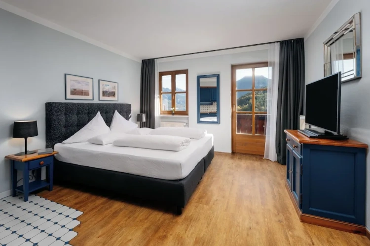 Standard Double room with lake view