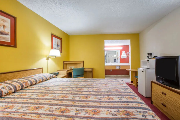 Motel 6-Fresno, CA - Yosemite Hwy