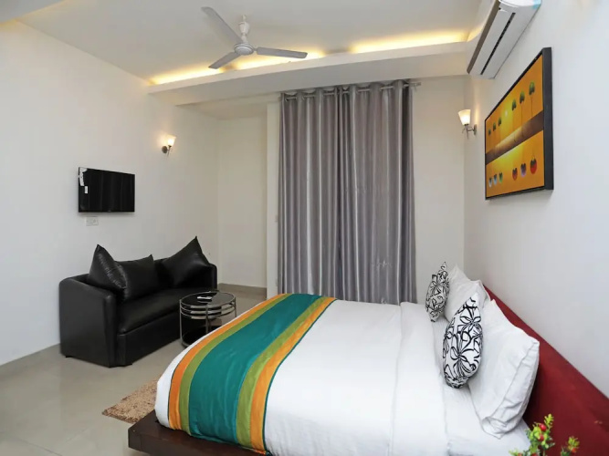 OYO 11872 Heaven Inn