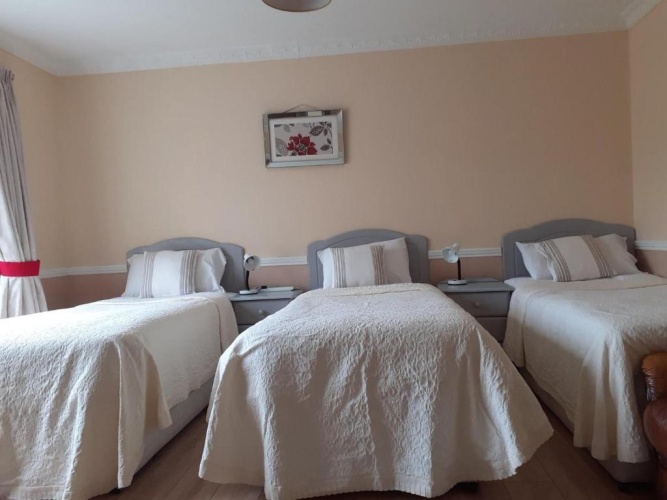 Standard Triple room