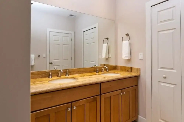 3-Bedroom, 2-Bath Condo Overlooking Pool