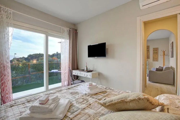 Sole Priscilla House- Terrace & parking