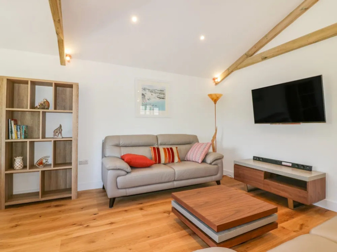 2 Merlin Lodge
