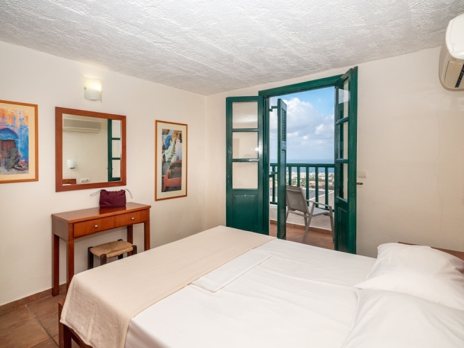 2 Bedrooms Apartment with balcony and with sea view
