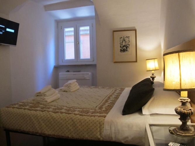 Aurora in Pantheon Apartment