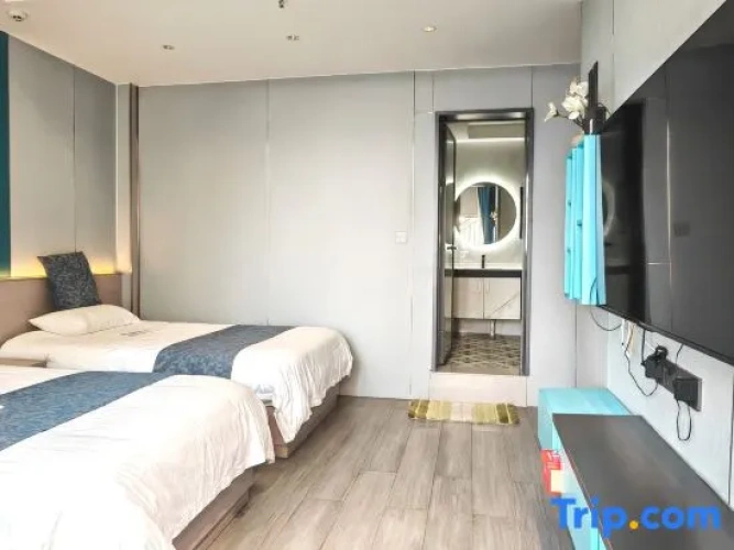 2 Bedrooms Standard Family room