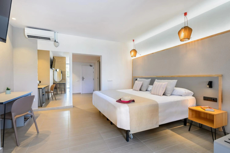 Vibra Cala Tarida Hotel photo 32