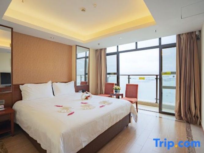 Superior Triple Family Suite with ocean view