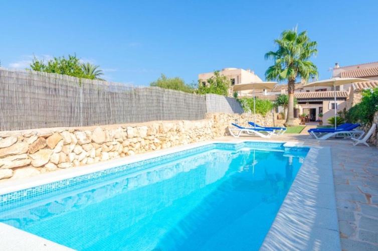 3 Bedrooms Villa
