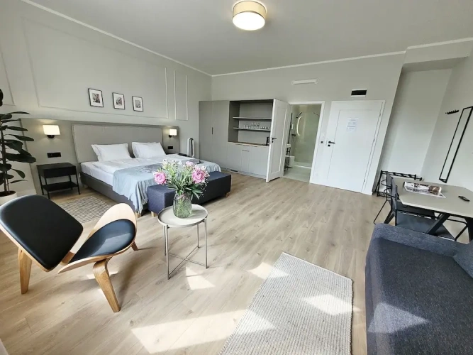 Classic Quadruple room with city view