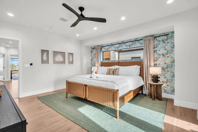 NEW 4 Bed 3 Bath Heated Salt Pool Walk2beach