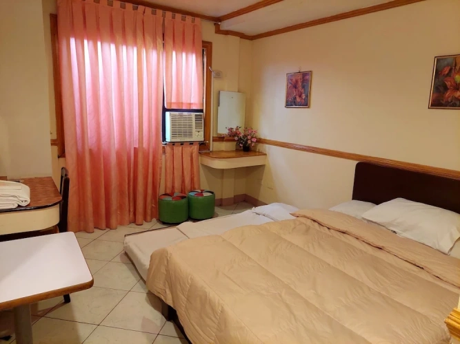 Standard Triple room