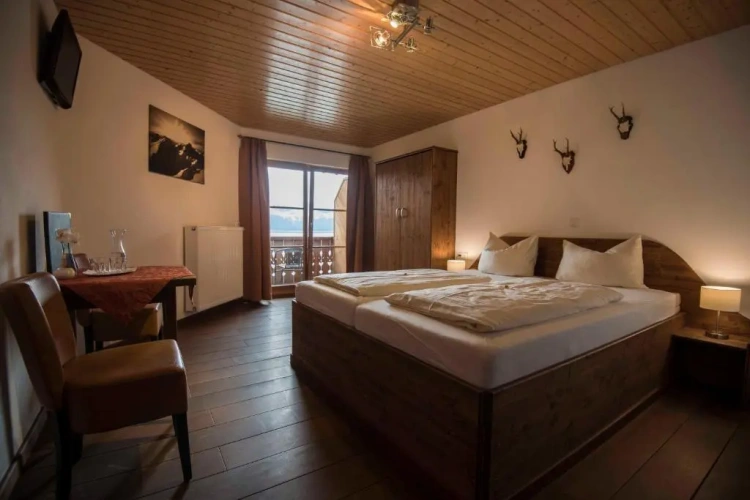 Standard Double room with lake view