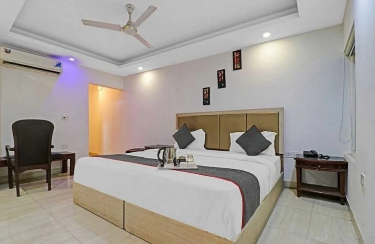 Deluxe Double room with city view