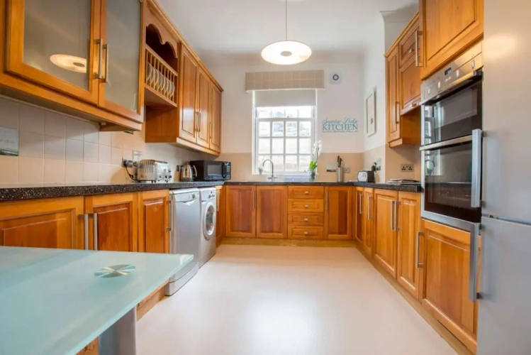 4 Bedrooms Cottage