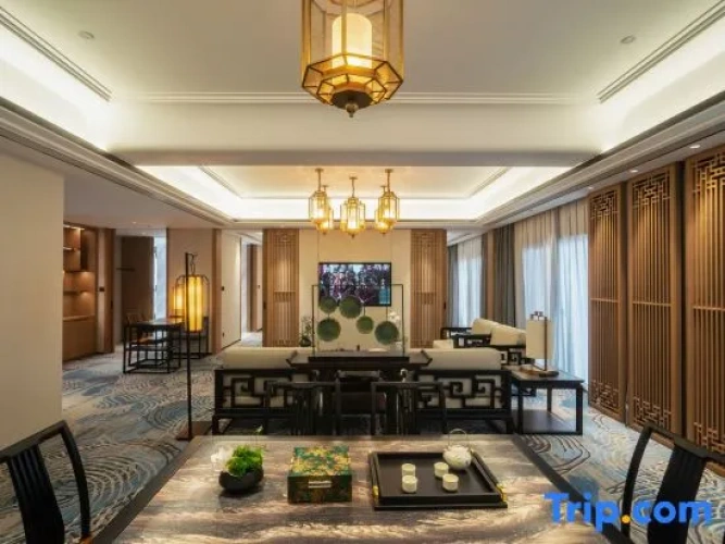 Deluxe Double Suite