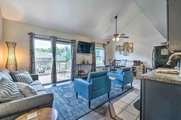 Cozy & Convenient Branson Condo w/ Balcony!