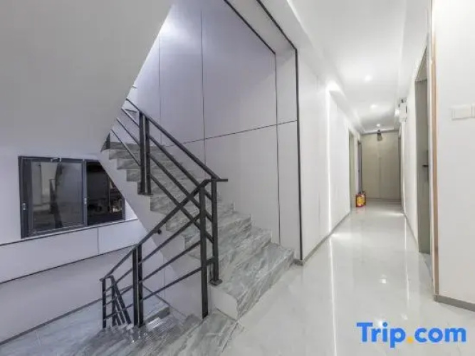 The Four Seasons Apartment