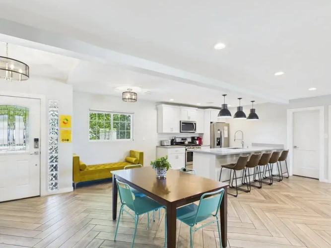 5 Bedrooms Cottage