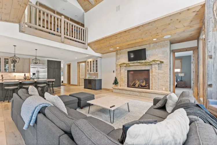 11 Riverwood Drive