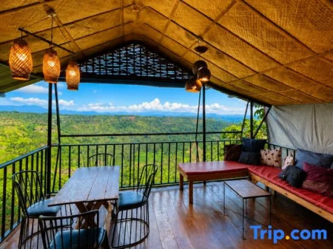 Standard Family room with balcony and with mountain view