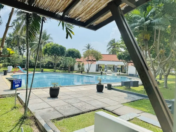 Standard Twin room with pool view