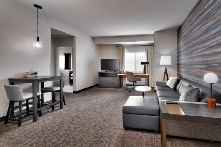 1 Bedroom Suite