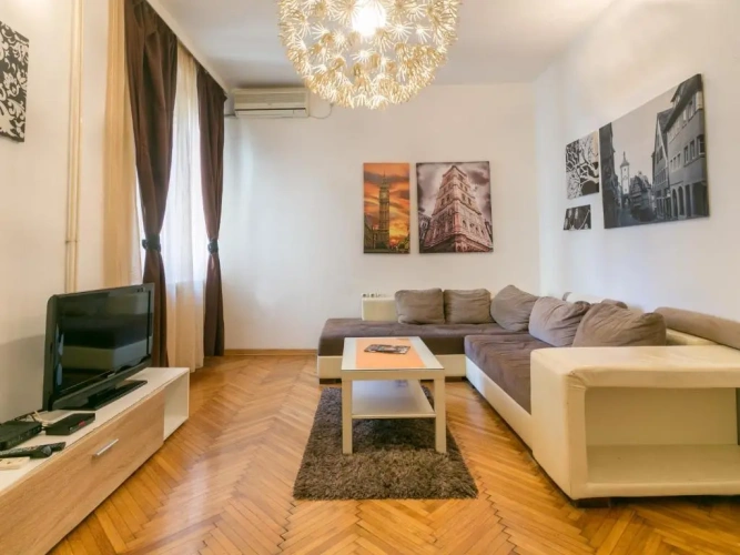 2 Bedrooms Apartment