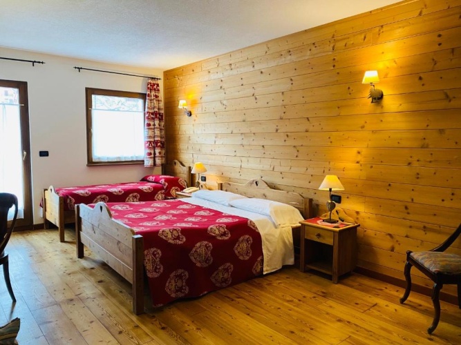 Standard Triple room
