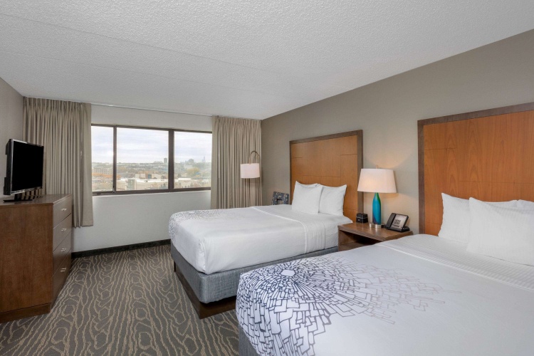 La Quinta Inn & Suites by Wyndham Secaucus Meadowlands photo 7