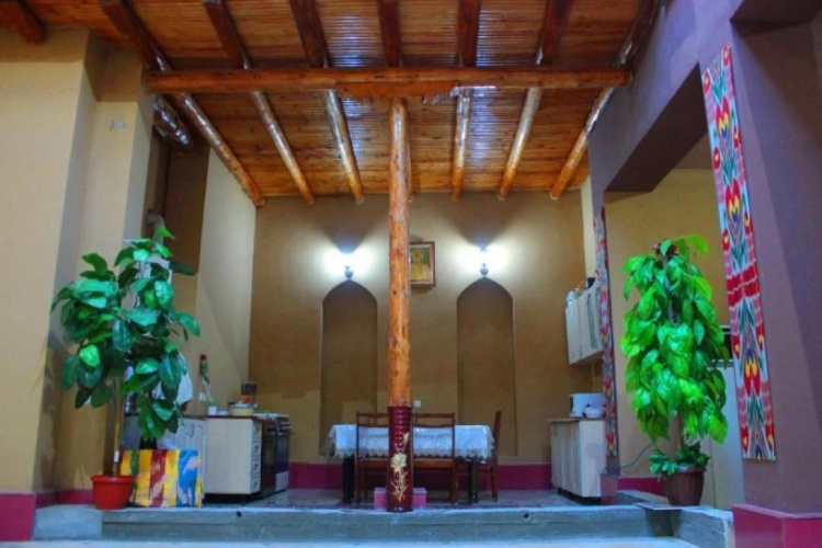 Al Mansur Guesthouse