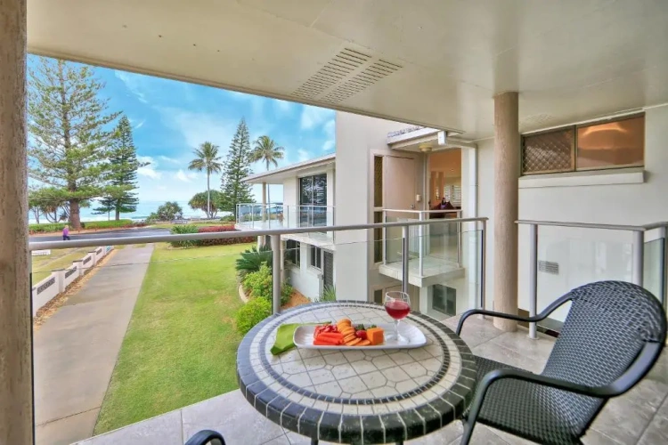 2 Bedrooms Apartment