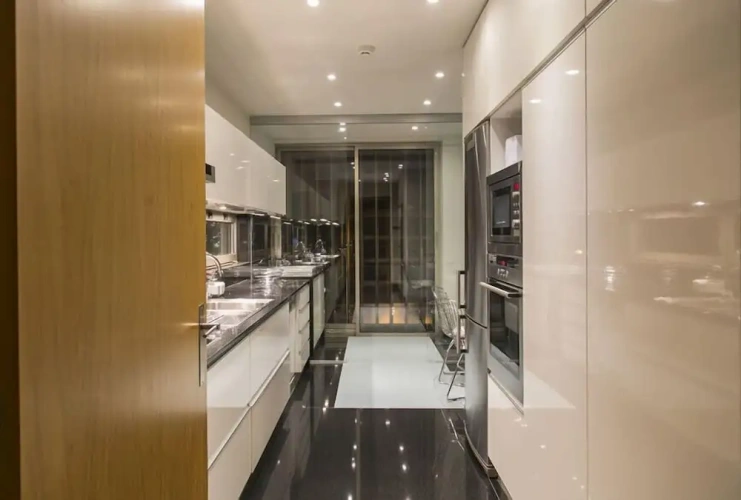 2 Bedrooms Luxury Apartment with balcony and with river view