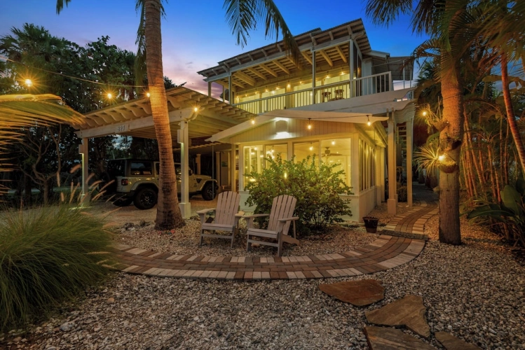 4 Bedrooms Cottage with balcony