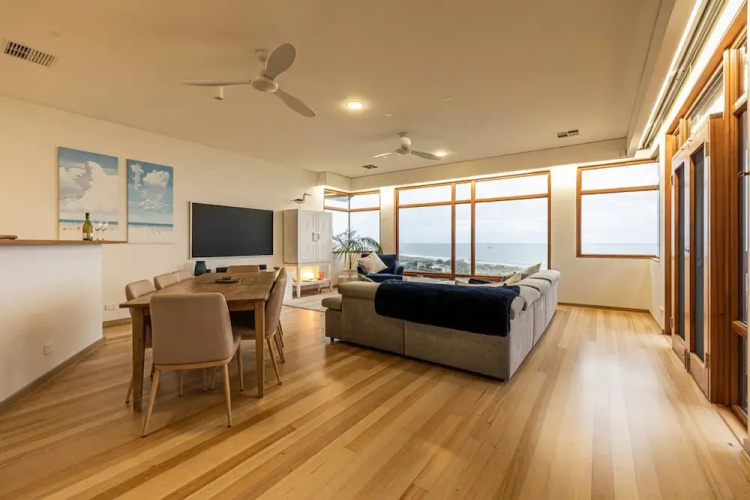 Unwind Seascape at Tennyson Beach