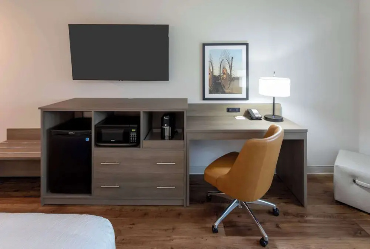 GrandStay Hotel & Suites