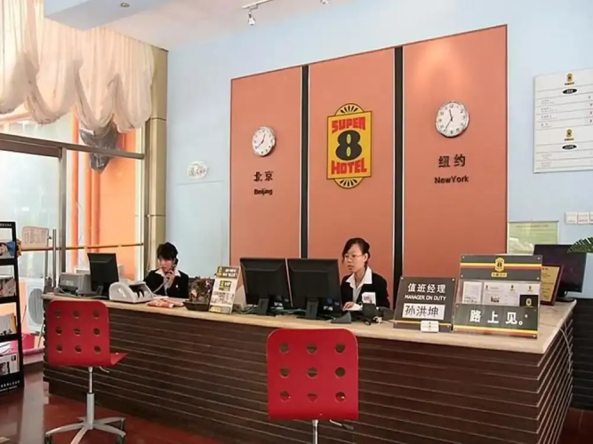 Super 8 Hotel