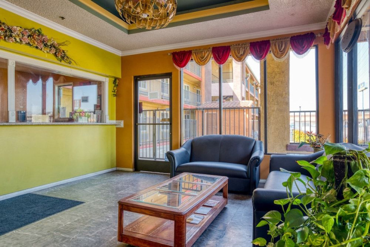 Passport Inn & Suites Corona Hotel