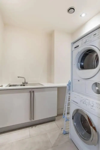 Stylish 2bed Apt With Free Parking/elevator