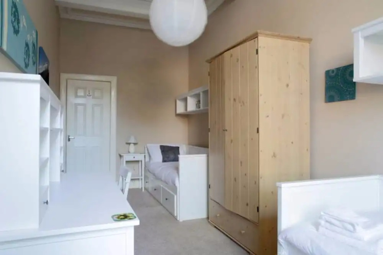 2 Bedroom Apartment With Free Parking