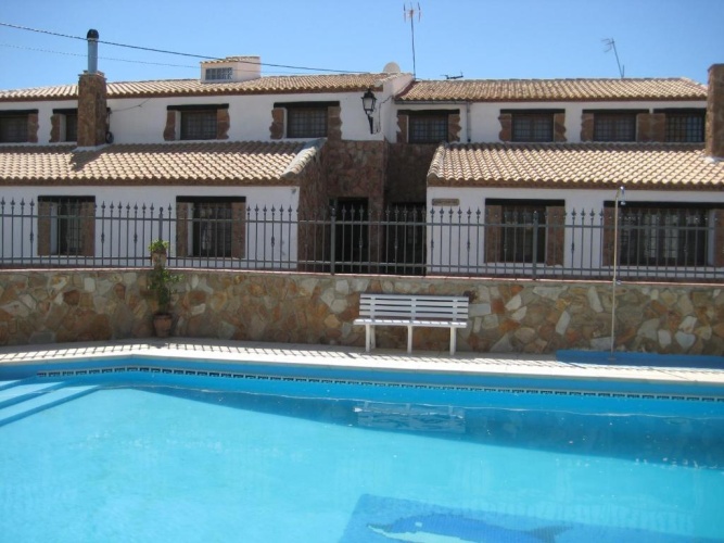 4 Bedrooms Cottage
