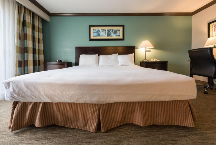 Radisson Suites Covina
