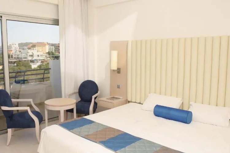 Standard Twin room with balcony