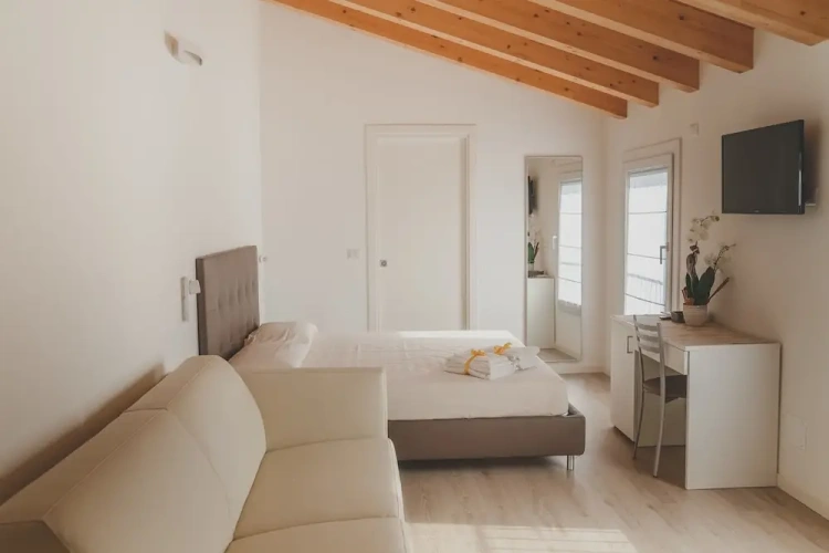 Standard room with balcony