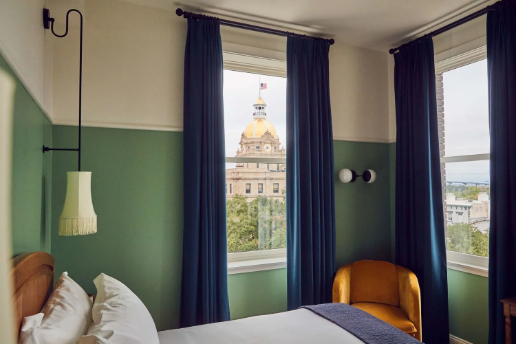 The Drayton Hotel Savannah, Curio Collection by Hilton