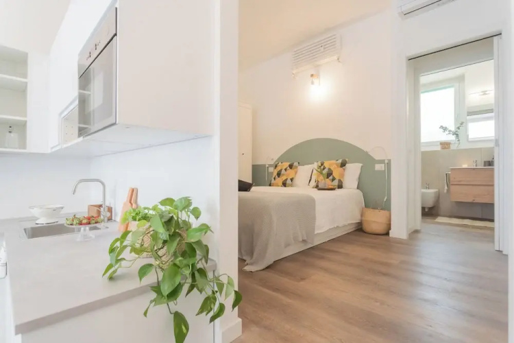 A Step From the Dome Apartment by Rent all Como