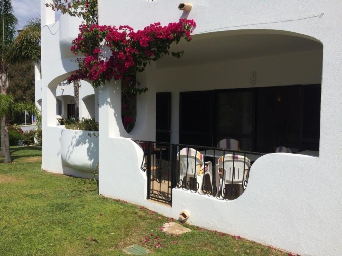 2 Bedrooms Apartment with garden view