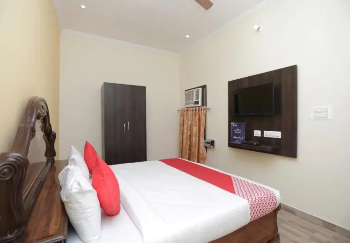 OYO Flagship 17172 Greenview Homestay