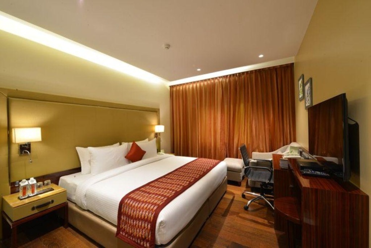 Standard Double Club room with city view