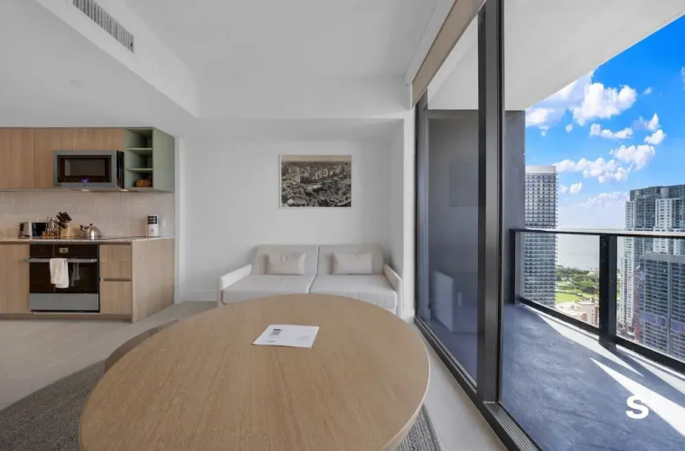 Skyline Escape Sleek 1BR with DTW Charm
